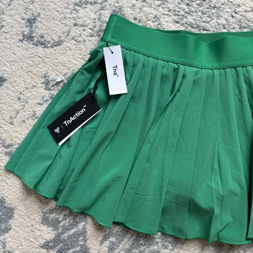 Aritzia TNA Move Micro Tennis Skirt Green - Picture 2 of 5